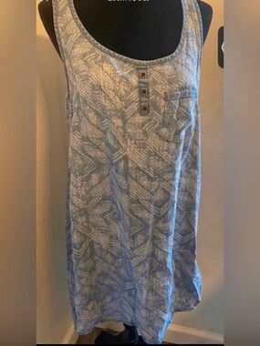 Women’s Sleeveless Light Blue Patterned Dress (Size S)